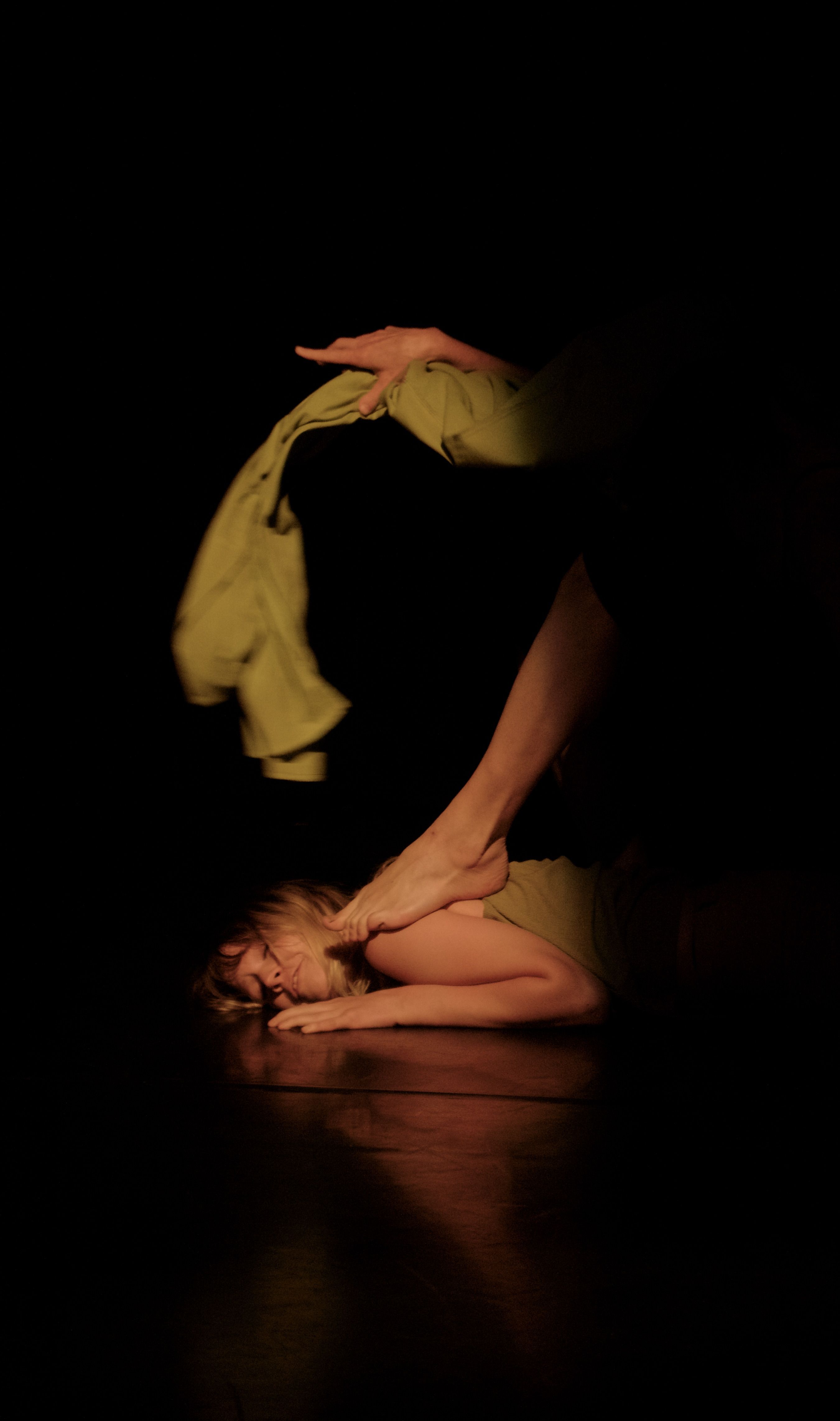 Poetry of the Ordinary, Premiere 5. July 2024, Feld-Theater für Junges Publikum. Concept/Leitung Victoria Kreiner, WITH & by: Hannah Schneider, Enas Mehrez, Greta Kemper, Katherina Schmidt, Julieta Hernández, Hristina Karastaneva, Alea Gardiner.