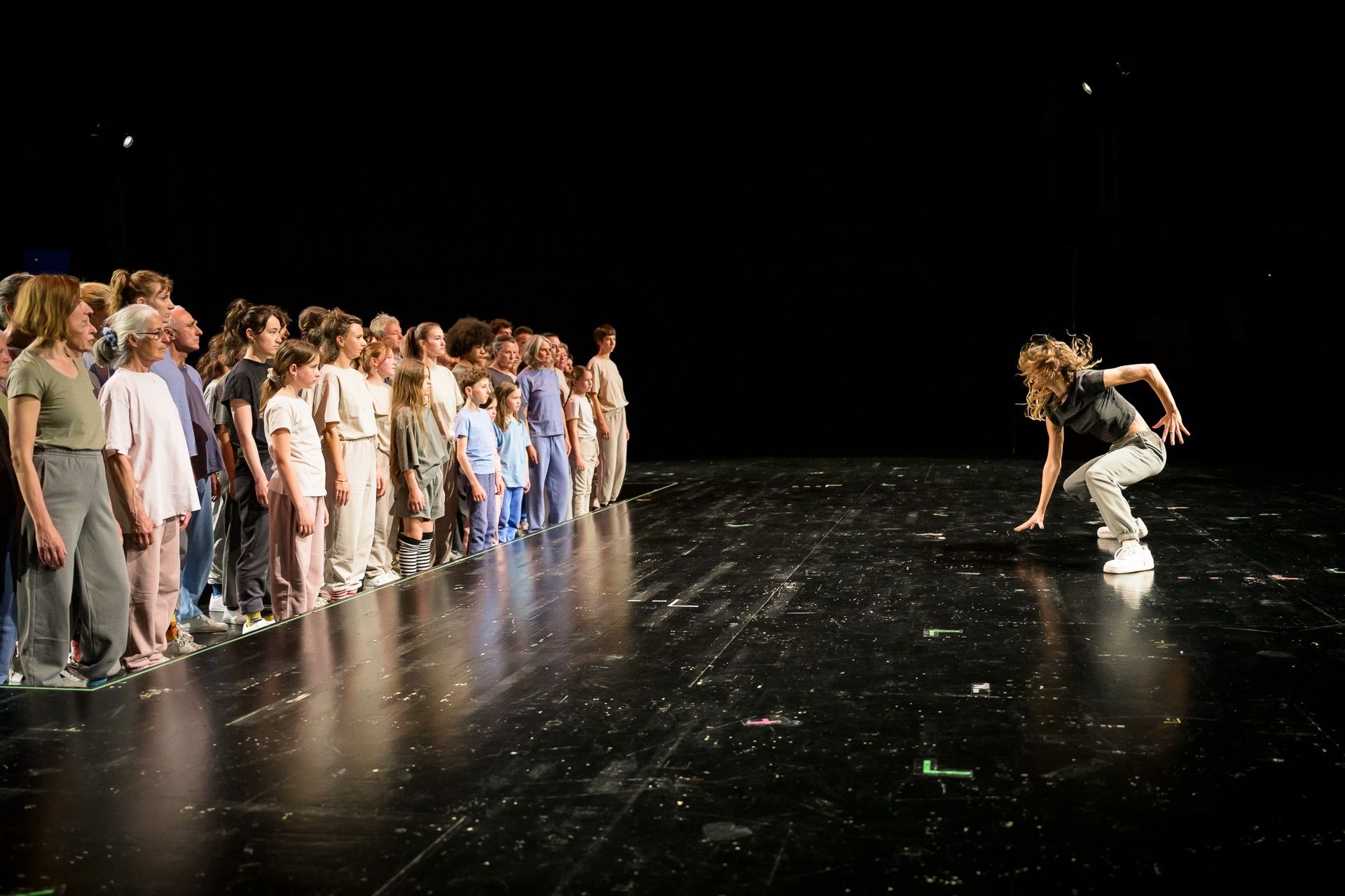 Keep it real // Ein Tanzstück von Lucia Matzke und der SCHOOL OF LIFE AND DANCE, Premiere 01.06.24, Theater Freiburg
