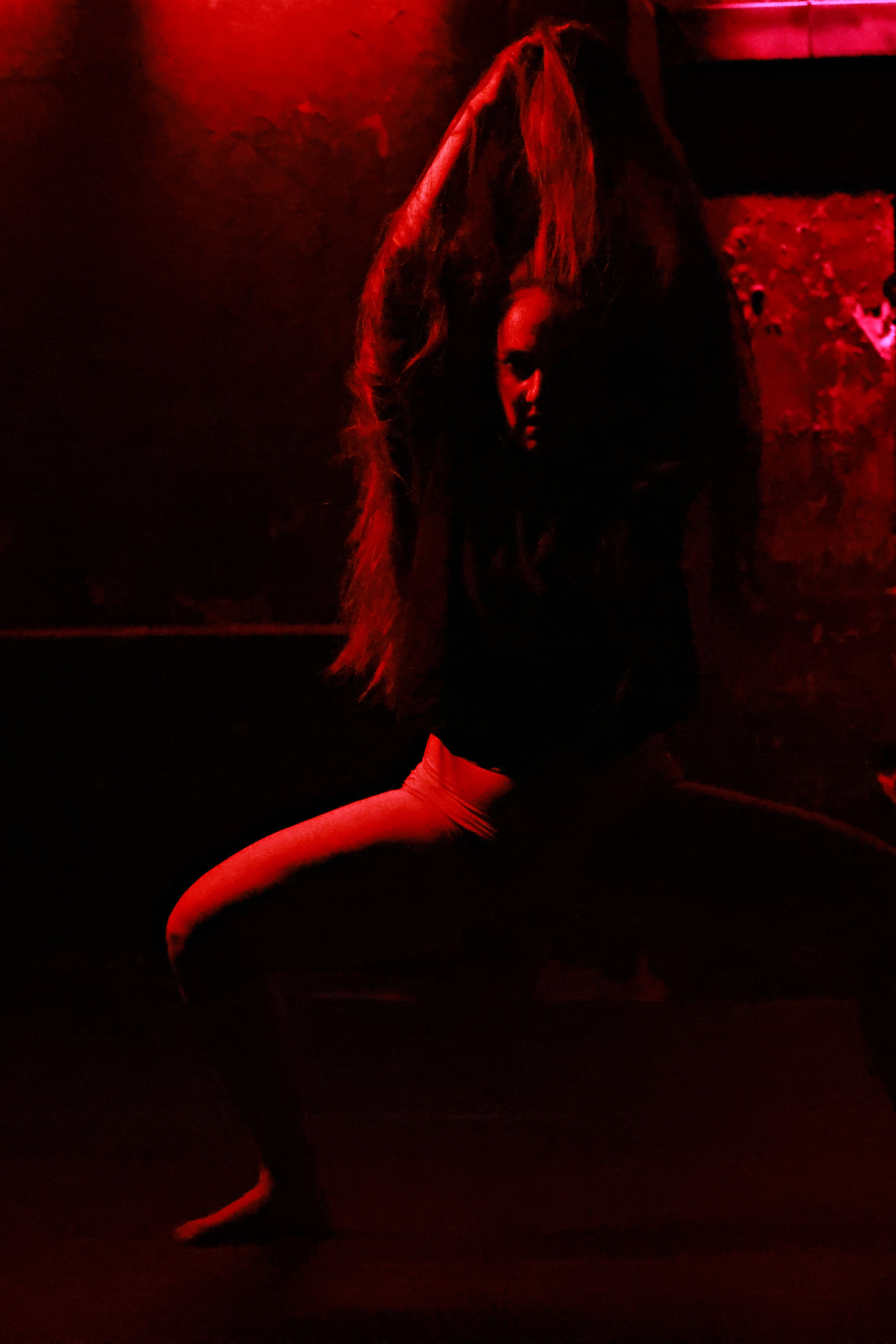 "Crescent" by Naia Urresti. Premiered in Brotfabrik Berlin and performed in Tanztangente, Bande á Part in Berlin, Germany, and in Teatro Lagrada in Madrid, Spain.